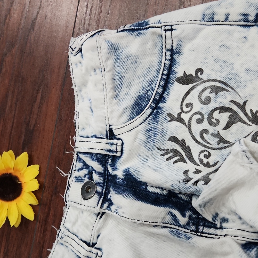 That's it Jeans Shorts 💫 - Picture 3 of 9